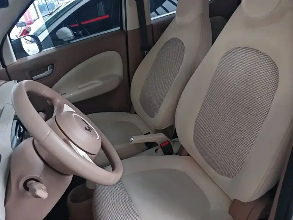 Wuling Motors Hongguang MINIEV 2025 4-Door Premium Edition — Фото автомобиля 14