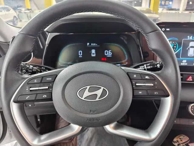Hyundai Elantra — Фото автомобиля 11