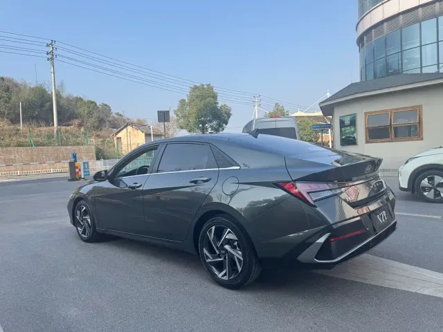 Hyundai Elantra — Фото автомобиля 6