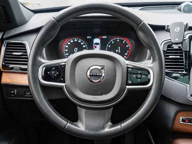 Volvo XC90 — Фото автомобиля 12