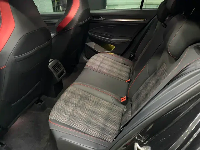 Volkswagen Golf GTI — Фото автомобиля 7