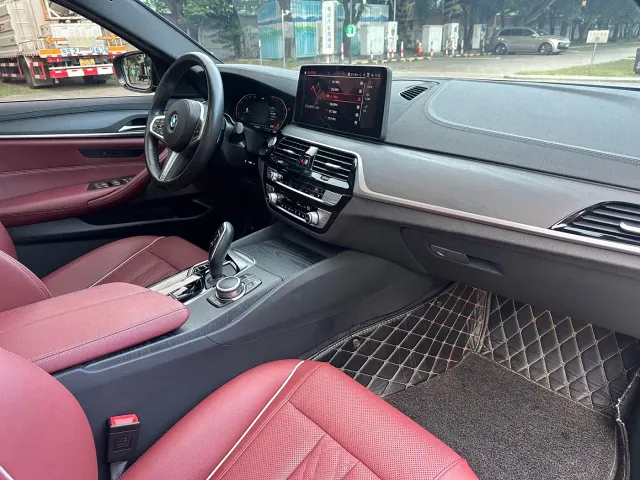 BMW 5 Series — Фото автомобиля 8
