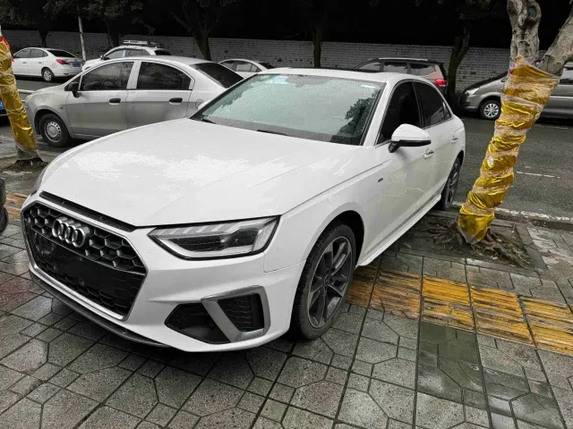Фотография автомобиля — Audi A4L
