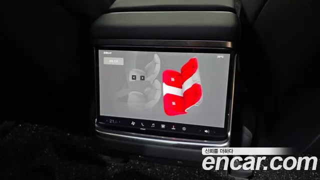 Tesla Model S — Фото автомобиля 19