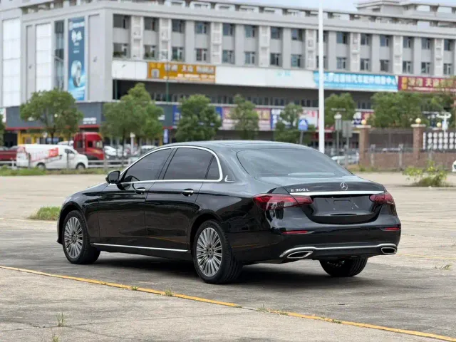 Mercedes-Benz E-Class — Фото автомобиля 12