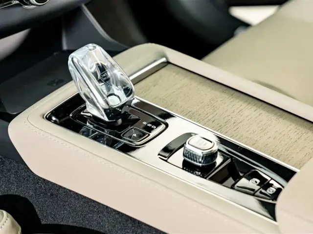 Volvo XC90 — Фото автомобиля 12