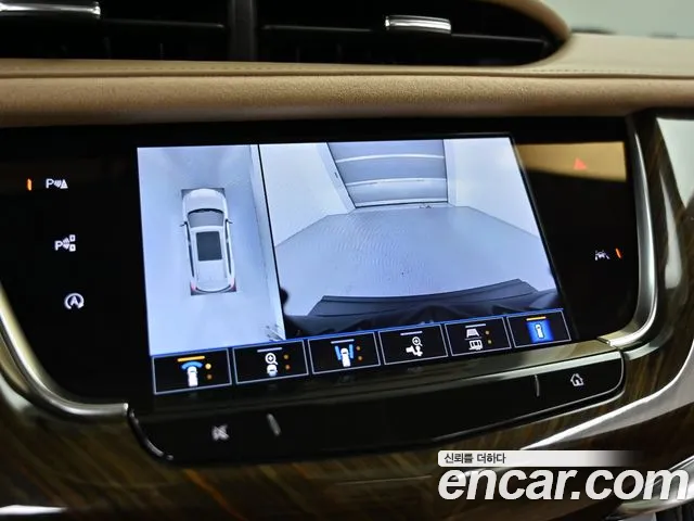 Cadillac XT6 — Фото автомобиля 15