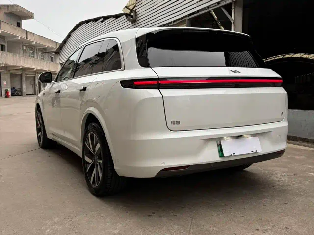 Li Auto L7 — Фото автомобиля 16