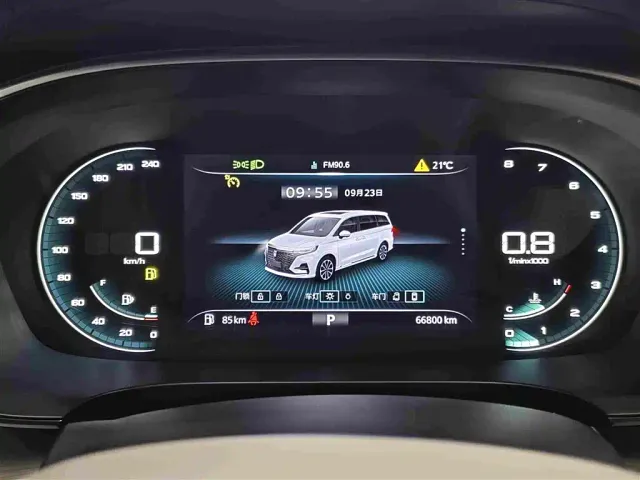 Roewe iMAX8 — Фото автомобиля 18