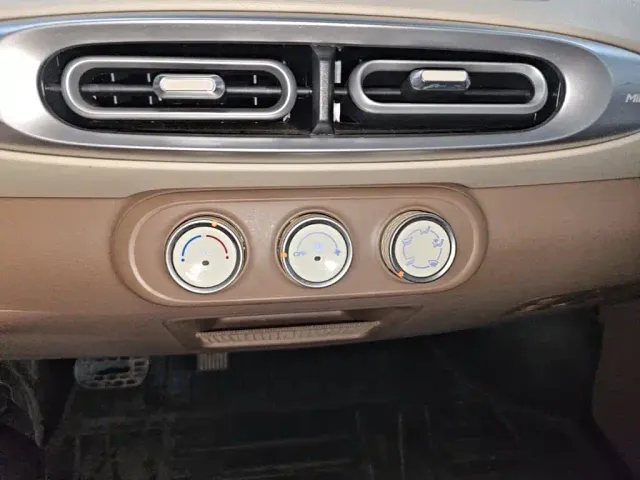 Wuling Hongguang Mini EV — Фото автомобиля 12