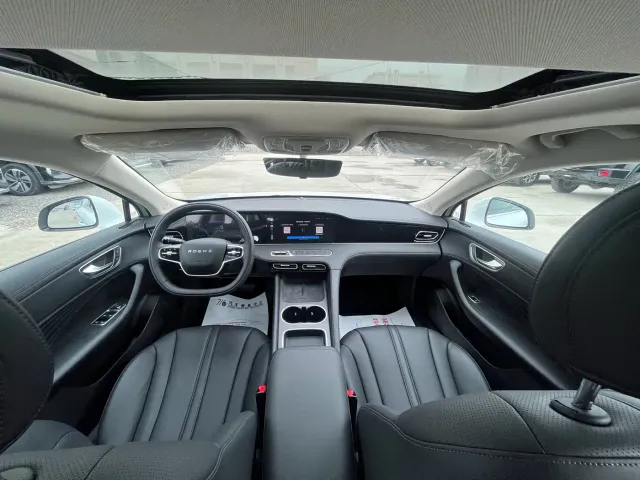 Roewe D7 — Фото автомобиля 9