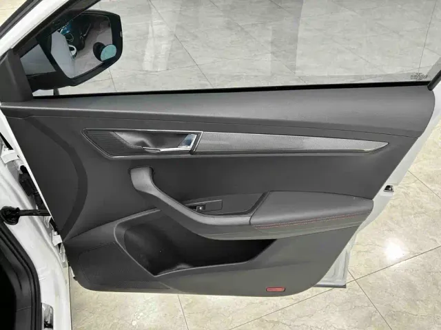 Skoda Karoq — Фото автомобиля 17