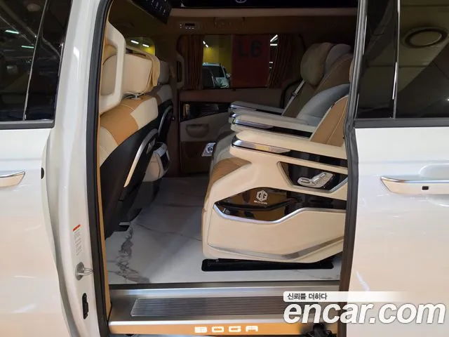 Kia Canival Новый Carnival 4 поколение Бензин 9 мест Hi-Limousine (Спецкузов) — Фото автомобиля 2