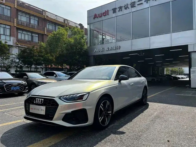 Фотография автомобиля — Audi A4L