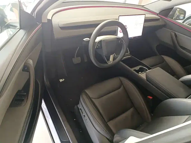 Tesla Model Y — Фото автомобиля 15