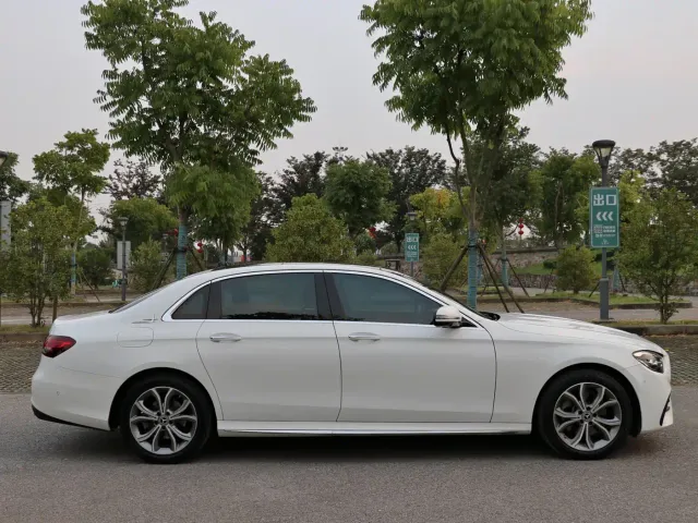 Mercedes-Benz E-Class — Фото автомобиля 7