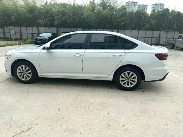 Volkswagen Lavida — Фото автомобиля 10
