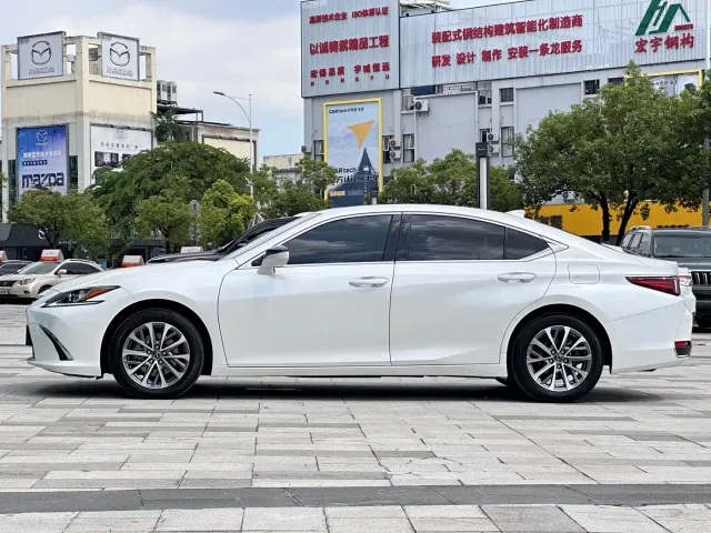 Lexus ES — Фото автомобиля 6