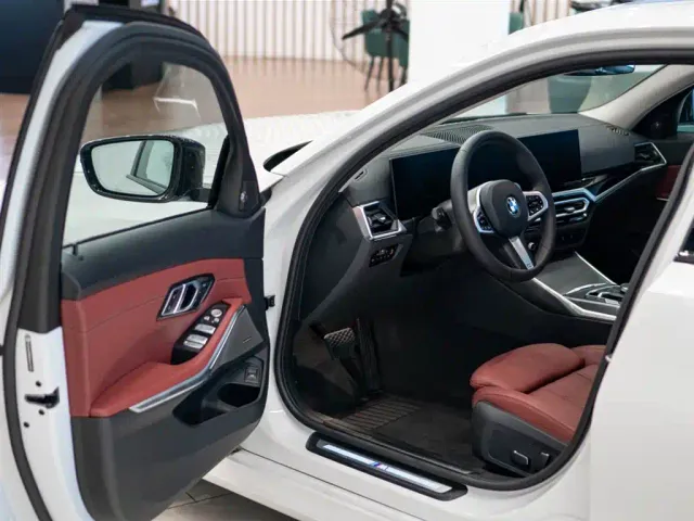 BMW 3 Series — Фото автомобиля 12