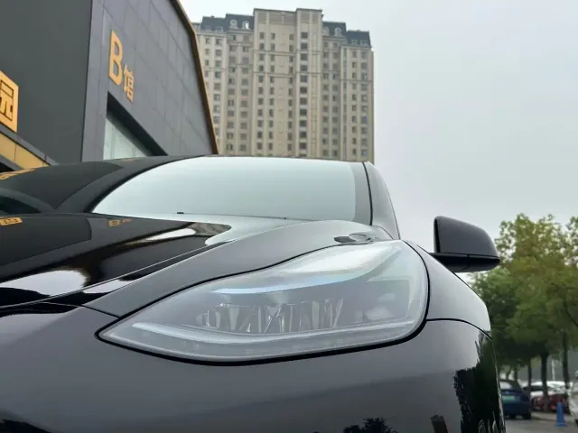 Tesla Model Y — Фото автомобиля 17