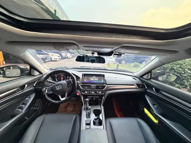 Honda Accord — Фото автомобиля 4
