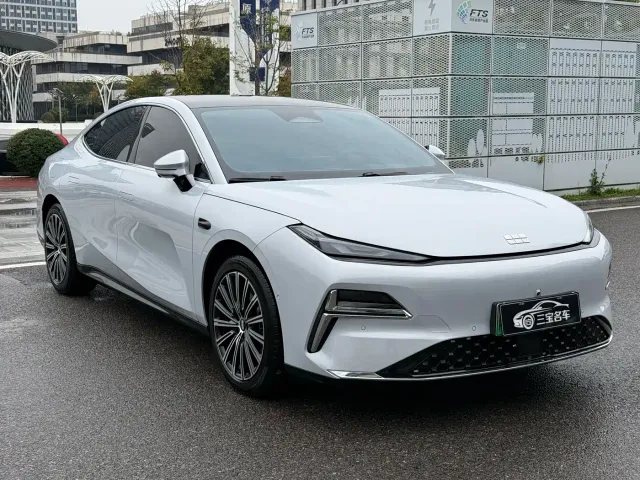 Geely Galaxy Xingyao 8 — Фото автомобиля 3