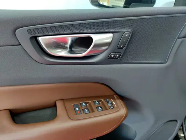 Volvo XC60 — Фото автомобиля 15
