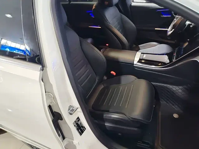 Mercedes-Benz C-Class — Фото автомобиля 24