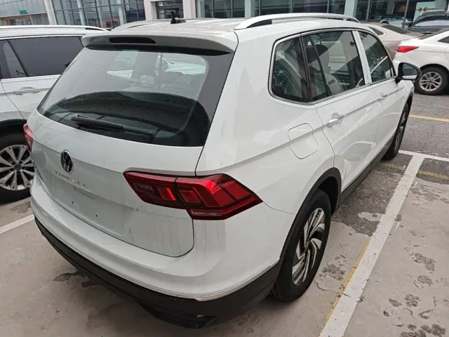 Volkswagen Tiguan L — Фото автомобиля 6