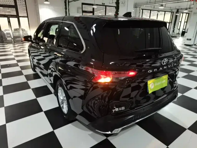 Toyota Granvia — Фото автомобиля 4