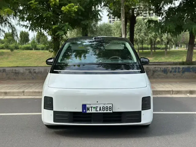 Li Auto MEGA — Фото автомобиля 2