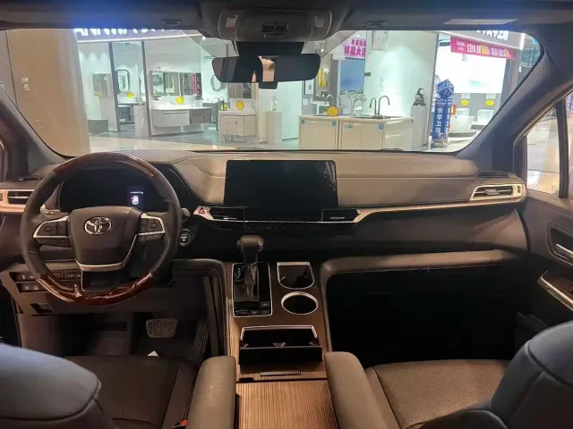 Toyota Sienna — Фото автомобиля 5