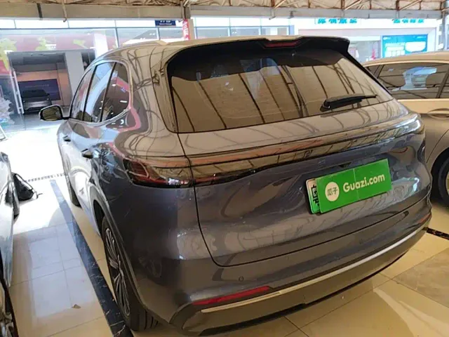 Geely Galaxy Starship 7 EM-i — Фото автомобиля 4