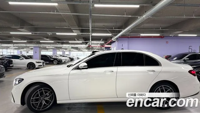 Mercedes-Benz E-Class — Фото автомобиля 5