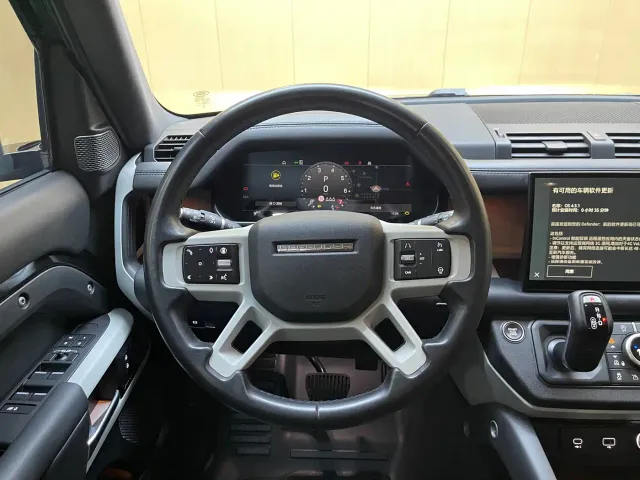 Land Rover Defender — Фото автомобиля 11