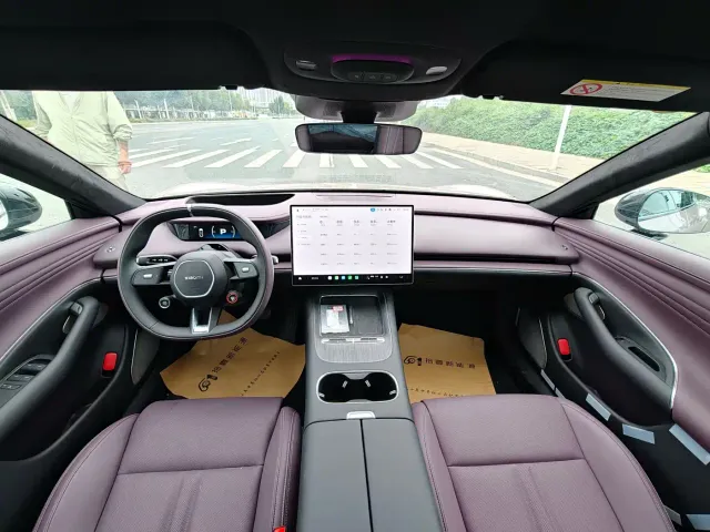 Xiaomi SU7 — Фото автомобиля 11