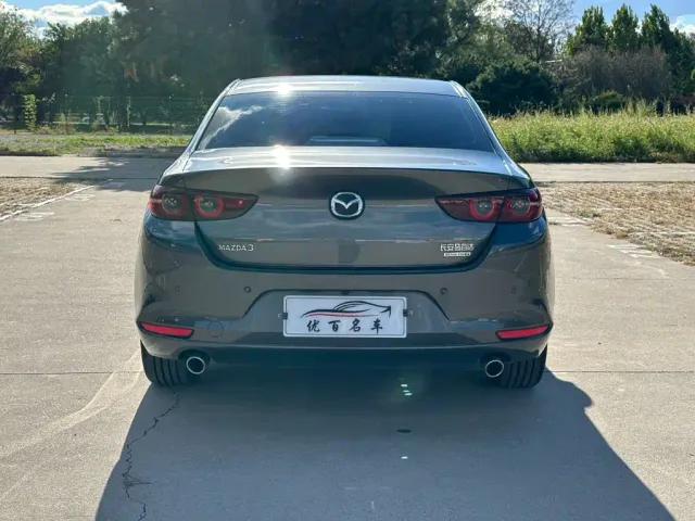 Mazda Axela — Фото автомобиля 5