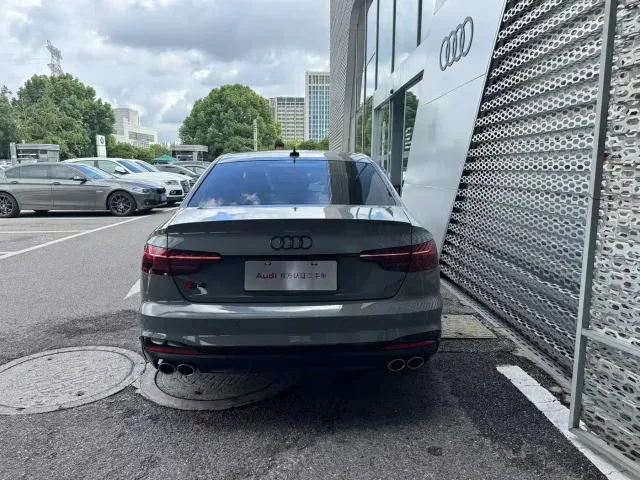 Audi S4 — Фото автомобиля 5