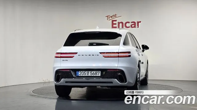 Genesis GV70 — Фото автомобиля 4