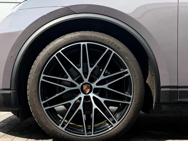 Porsche Macan EV — Фото автомобиля 16