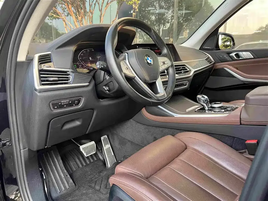 BMW BMW X7 2022 xDrive40i Leading Luxury Package — Фото автомобиля 2
