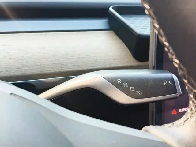 Tesla Model Y — Фото автомобиля 13