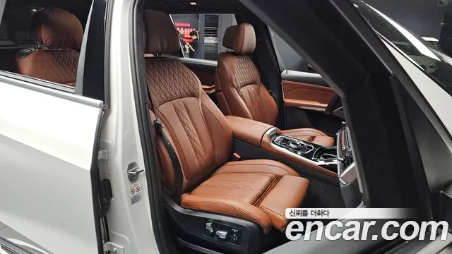 BMW X7 — Фото автомобиля 10