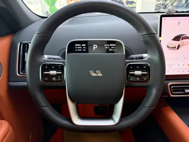 Li Auto L7 — Фото автомобиля 11
