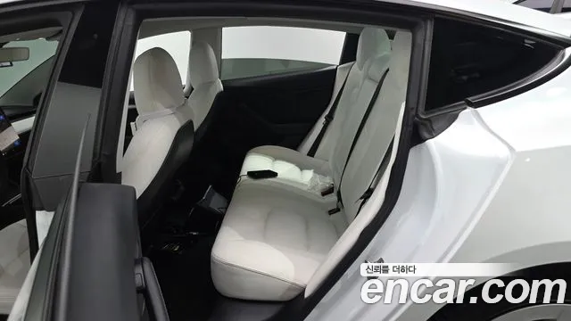 Tesla Model 3 — Фото автомобиля 18