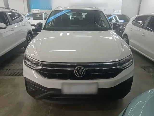 Volkswagen Tiguan L — Фото автомобиля 2