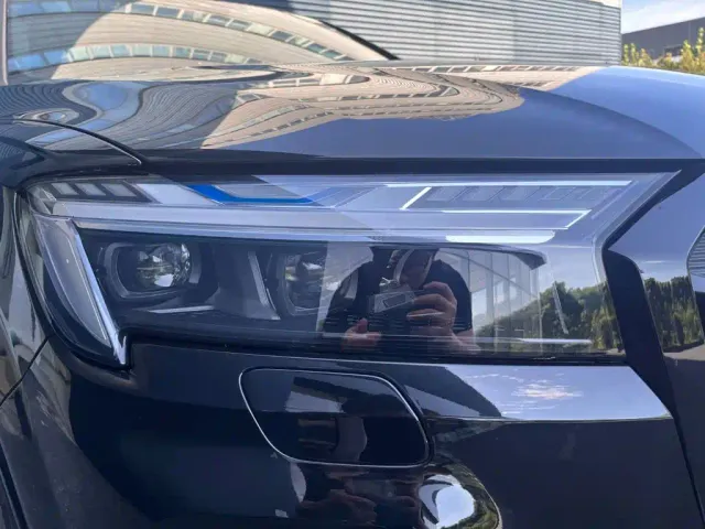 Audi SQ7 — Фото автомобиля 16