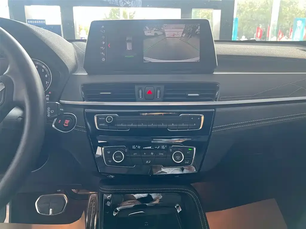 BMW BMW X2 2023 xDrive 25i Radiance Edition — Фото автомобиля 25