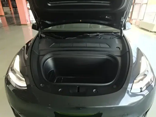 Tesla Model Y — Фото автомобиля 19