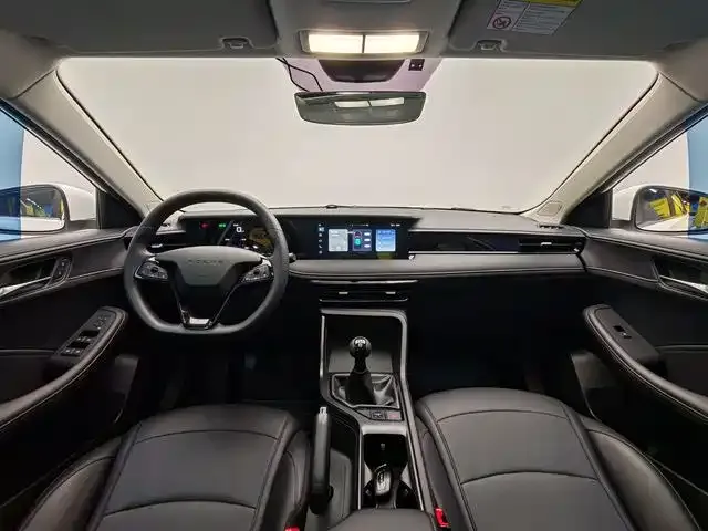 Roewe i5 — Фото автомобиля 19